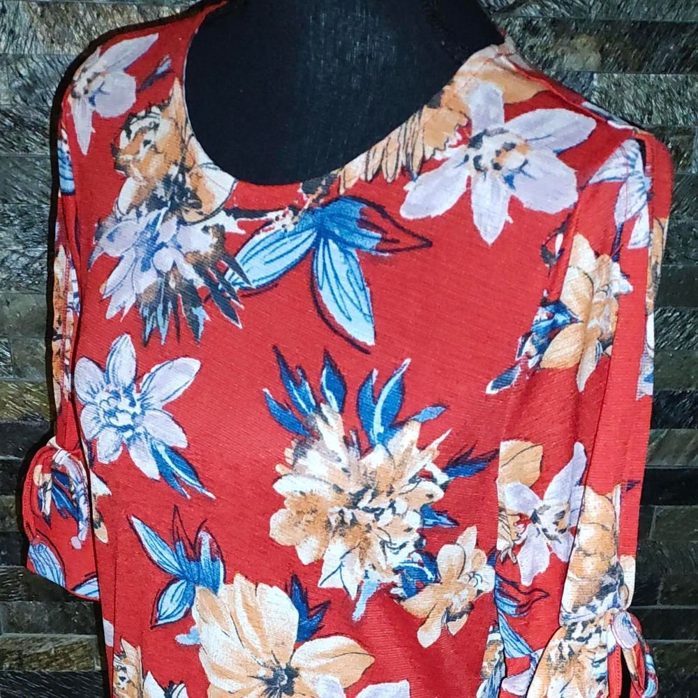 Red Floral Blouse with Slit Sleeves Size M NEW